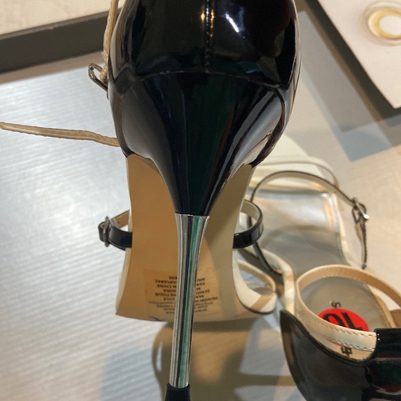 Black and White sandals - Picture 5 of 7